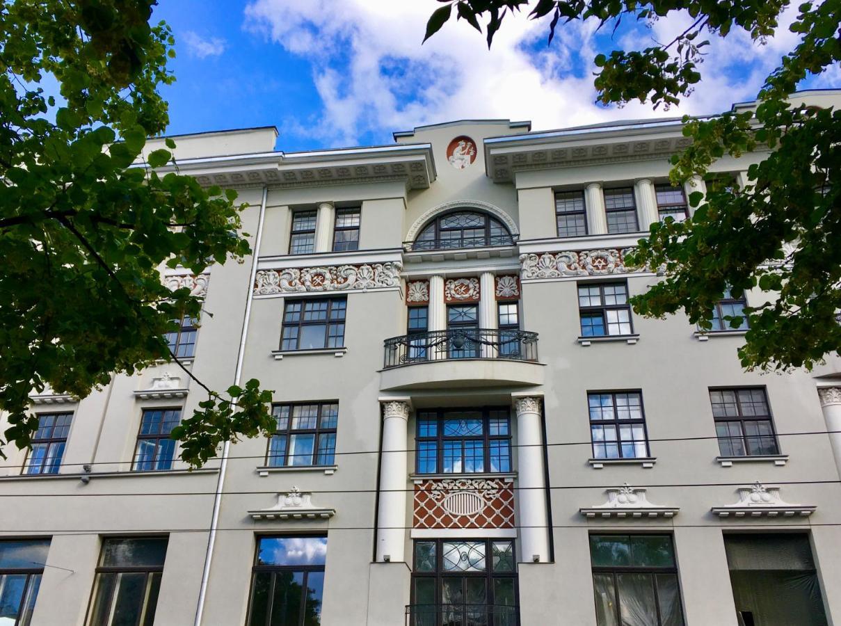 Centrally Located Apartment Overlooking Vermanes Park Riga Exterior foto